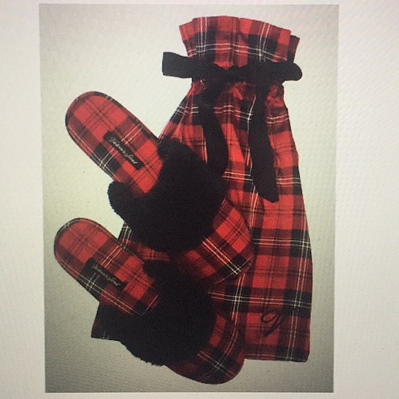 VICTORIA’S SECRET - SIGNATURE SATIN SLIPPER (NWT) - Picture 1 of 4